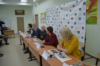 Молодые журналисты МАНЖ провели пресс-конференцию в день открытия фотовыставки проекта www.fotohroniki.ru 