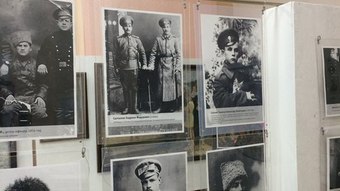 Юные журналисты на выставке Семейные фотохроники Великих войн России в первом лицее Подольского района