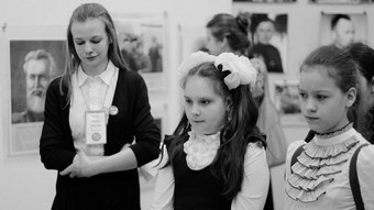 Юные журналисты на выставке Семейные фотохроники Великих войн России в первом лицее Подольского района