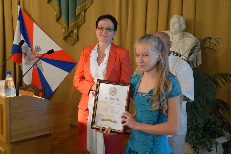 Победительница конкурса сочинений Моя семья в истории страны Арина Демидова