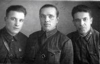 Кутьин Василий Петрович (в центре)