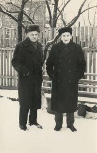 Невдубский Григорий Алексеевич(слева)