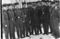 Рогожников Валентин Михайлович с солдатами