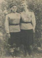Текутова Вера Демьяновна(крайняя справа) 