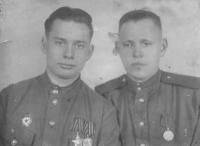 Корнилов Семён Иванович (слева)