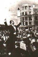 Выступление Государственного русского народного оркестра под управлением Н.П. Осипова на площади Павших борцов в Сталинграде. 