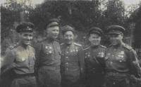 Смирнов Александр Макарович (2-ой справа)