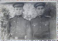 Выходцев Кирилл Федорович (на фото справа)