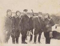 Кубышин Федор Васильевич (первый справа) в составе летной бригады на Севере
