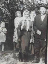 Волков Федор Осипович(с сестрами и дочерью)
