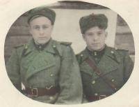 Тужилкин Дмитрий Иванович(справа)