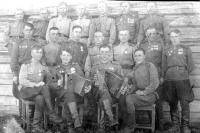Жарников Фёдор Фёдорович (первый слева в верхнем ряду)