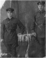 Маков Иван Степанович (слева)