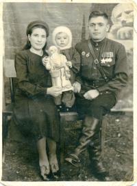 Нарышкин Николай Захарович с женой Ниной и сыном Володей