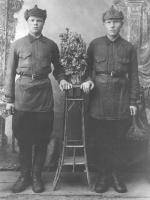 Наумов Пётр Иванович (слева)
