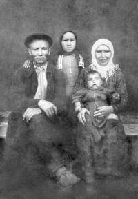 Сайфуллин Гиззатулла Сайфуллович вместе с семьей