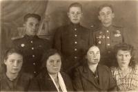 Семейное фото семей Каменевых и Даранкевич