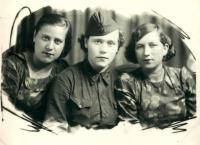 Андреева Вера Павловна( в центре) 