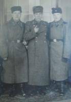 Шеянов Иван Максимович (первый справа)