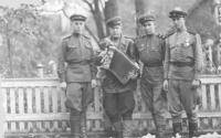 Моков Александр Алексеевич (первый справа)