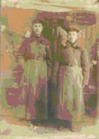 Гибадуллин Шафигулла Зайнуллович (слева) с фронтовым товарищем