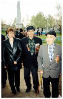 Шумкин Павел Федорович (в центре)
