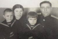 Саванин Николай Иванович с семьей