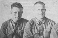 Хохлов Владимир Васильевич (крайний слева)
