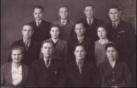 Николаев Григорий Павлович (третий ряд первый  слева)