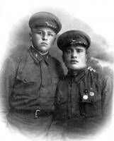 Савченко Василий Тимофеевич (слева)  