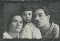 Семья Пирвердиевых : Сергей, Ашхен и старший сын Григорий