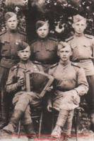 Кошелев Александр Ефимович (первый ряд справа)