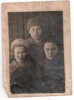 Соколова(Июдина) Зинаида Константиновна (первая слева)
