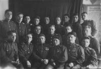 Паршин Аркадий Алексеевич (в нижнем ряду 1-й справа)