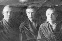 Пугачев Сергей Макарович (крайний справа)