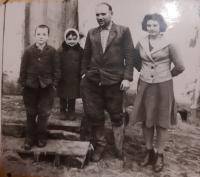 Асметкин Андрей Григорьевич с семьёй