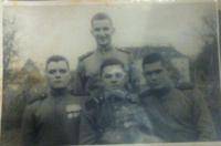 Латыпов Габдельбар со своими друзьями(фото военного времени)